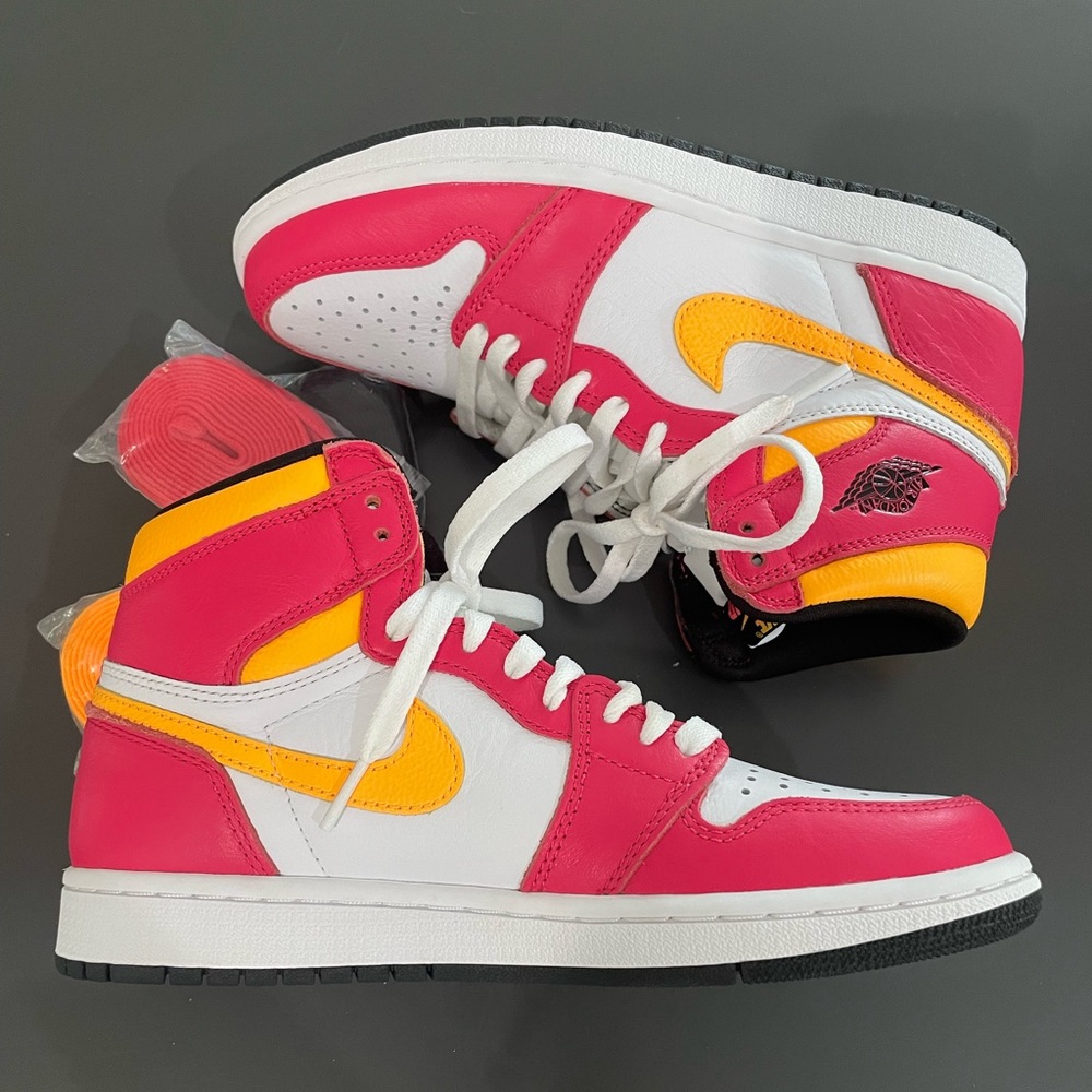 Nike Air Jordan 1 Retro High OG Light Fusion Red
